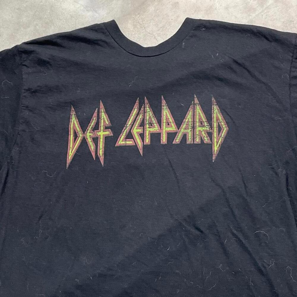 Def Leppard Preowned Large Band T-shirt